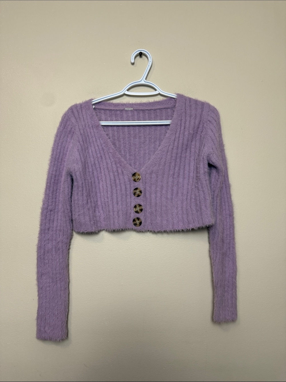 Urban outfitters Soft Ribbed V-Neck Cropped Sweater fuzzy Cardigan size S to M